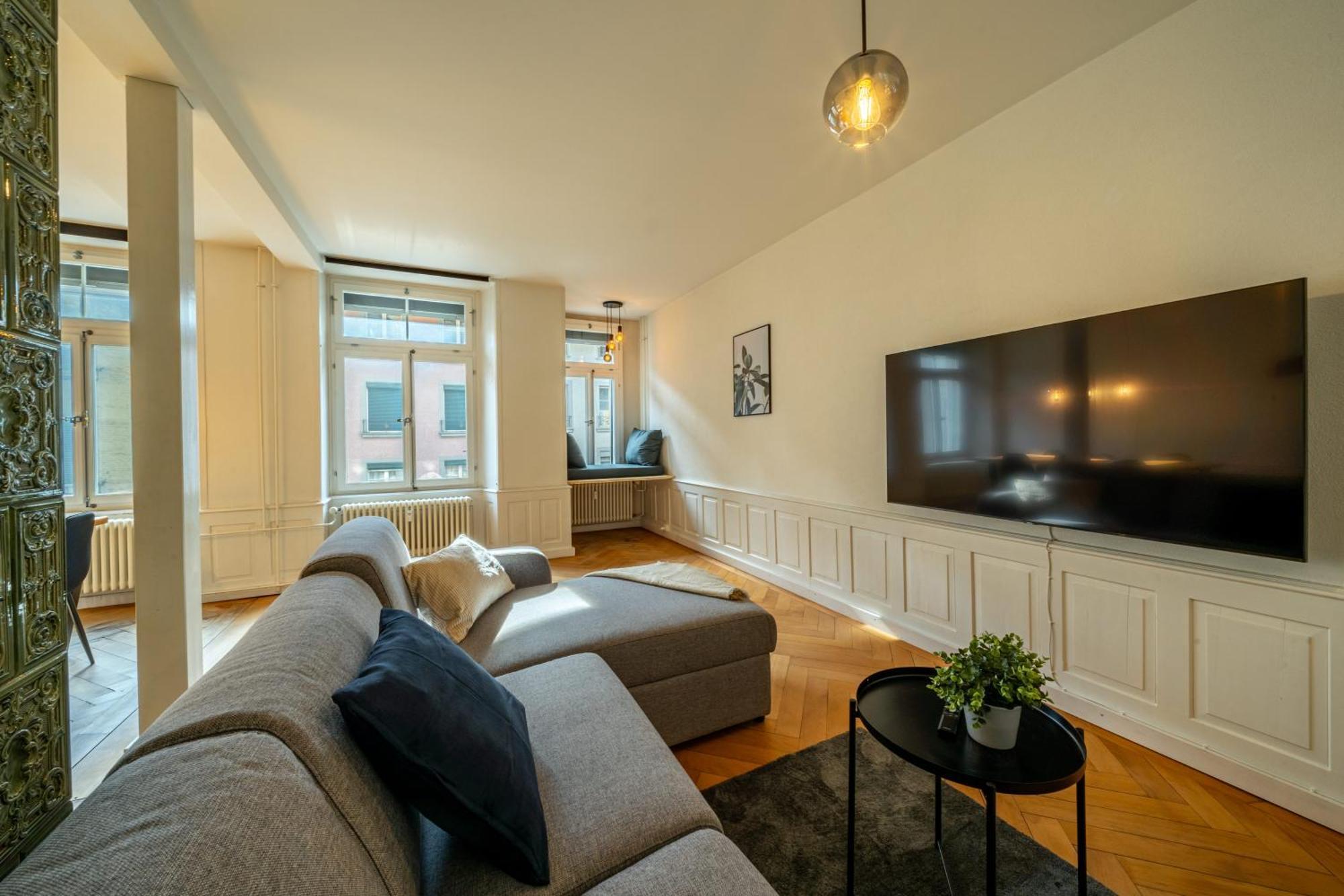 Jewel In The Center Of Thun's Old Town Apartment